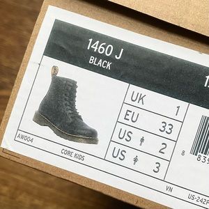 Dr. Martens 1460 Junior Softy T boots in black
